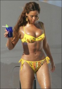 Beyonce Knowles in Sexy Bikini
